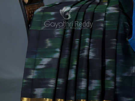 Dual Shades of Black And Bottle Green Mangalagiri Ikkat Cotton Saree By Gayathri Reddy Designer Studio Online Hot Sale